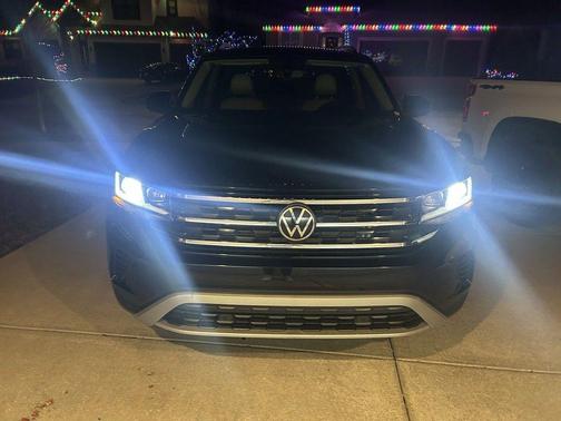 Deep Black 2022 Volkswagen Atlas 3.6L SE w/Technology