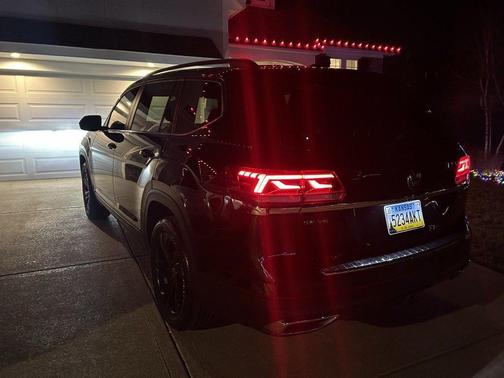 Deep Black 2022 Volkswagen Atlas 3.6L SE w/Technology