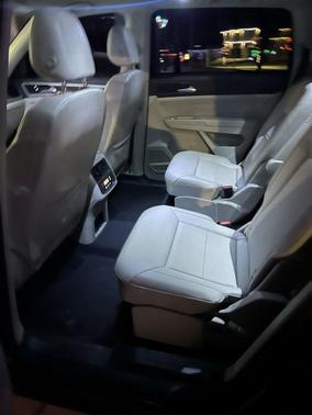Deep Black 2022 Volkswagen Atlas 3.6L SE w/Technology