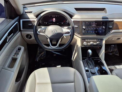 Black 2022 Volkswagen Atlas 3.6L SE w/Technology