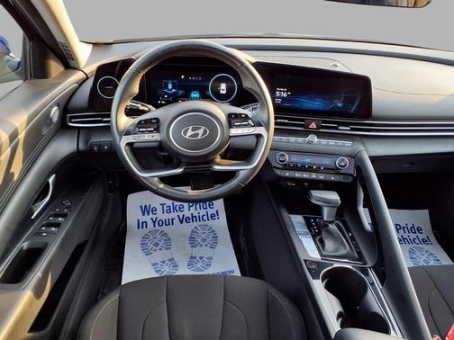 2025 Hyundai ELANTRA SEL