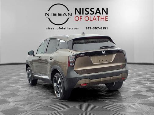 Canyon Bronze Metallic 2026 Nissan Kicks SR