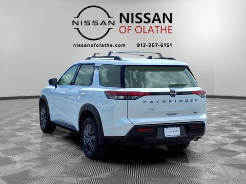 Everest White Pearl Tricoat 2026 Nissan Pathfinder SV
