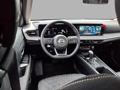 Super Black 2027 Nissan Kicks SV