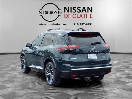 Obsidian Green 2026 Nissan Rogue Platinum
