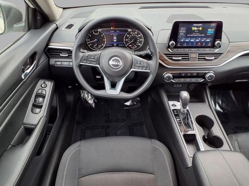 Glacier White 2025 Nissan Altima 2.5 SV