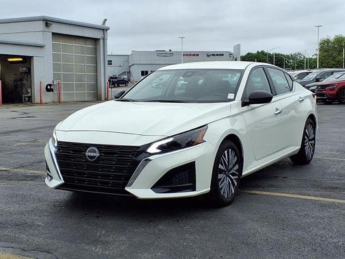 Glacier White 2025 Nissan Altima 2.5 SV