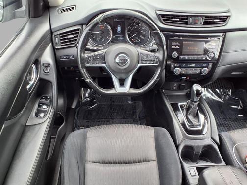 Gun Metallic 2017 Nissan Rogue SV