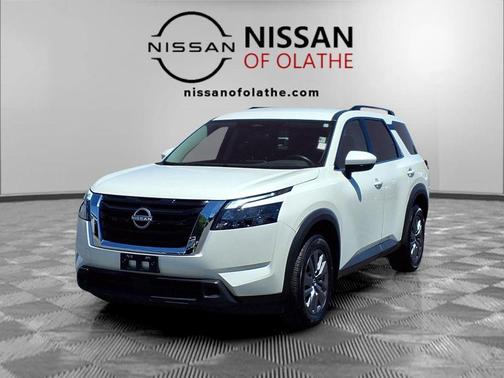 Pearl White Tricoat 2024 Nissan Pathfinder SV FWD