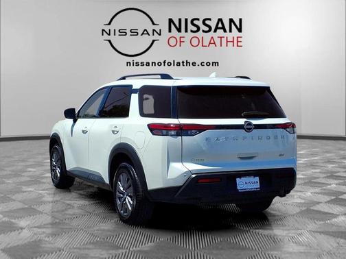 Pearl White Tricoat 2024 Nissan Pathfinder SV FWD