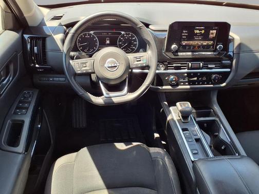 Pearl White Tricoat 2024 Nissan Pathfinder SV FWD