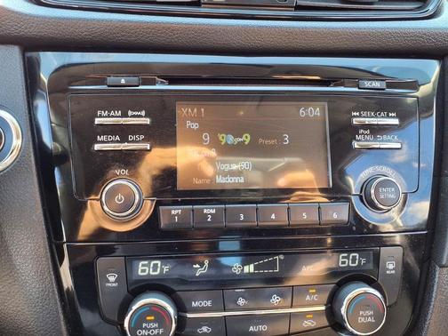 Glacier White 2017 Nissan Rogue SV