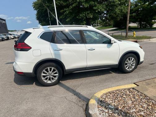 Glacier White 2017 Nissan Rogue SV
