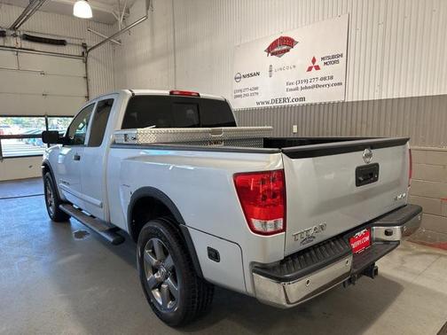 2015 Nissan Titan SV