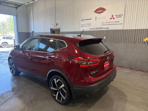 Scarlet Ember Pearl Metallic 2022 Nissan Rogue Sport SL