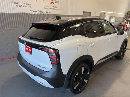 Aspen White/Super Black 2025 Nissan Kicks SR