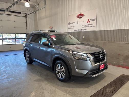 2025 Nissan Pathfinder SL