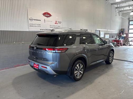 2025 Nissan Pathfinder SL