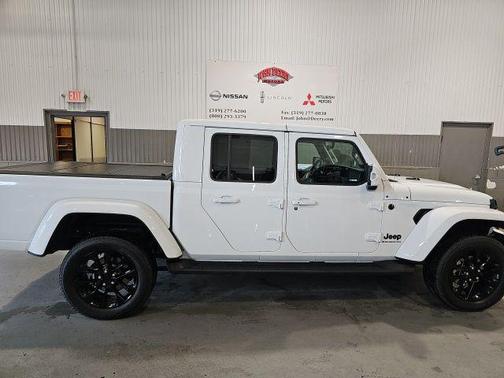 Bright White Clearcoat 2023 Jeep Gladiator High Altitude