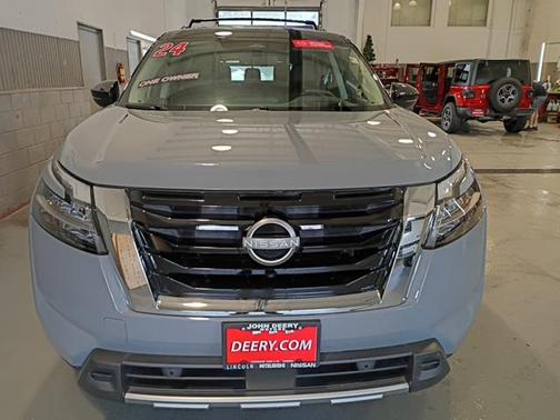 2024 Nissan Pathfinder Platinum