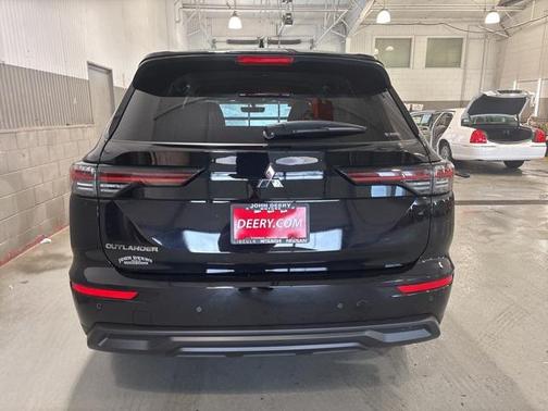 2025 Mitsubishi Outlander ES
