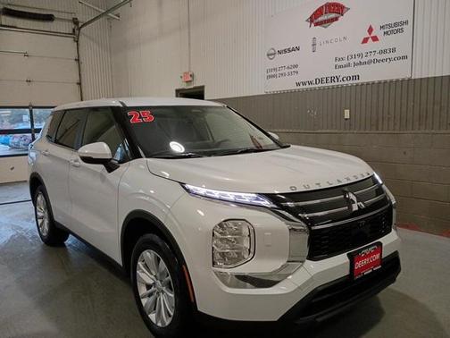 2025 Mitsubishi Outlander ES