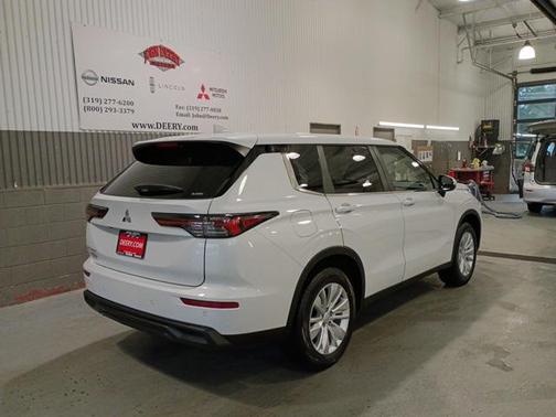 2025 Mitsubishi Outlander ES