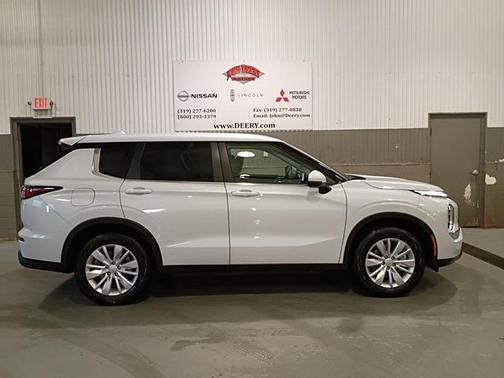 2025 Mitsubishi Outlander ES