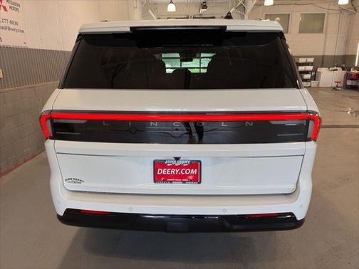 Star White Metallic Tri-Coat 2026 Lincoln Navigator L Reserve
