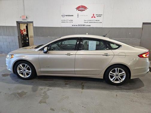 White Gold Metallic 2018 Ford Fusion Hybrid SE