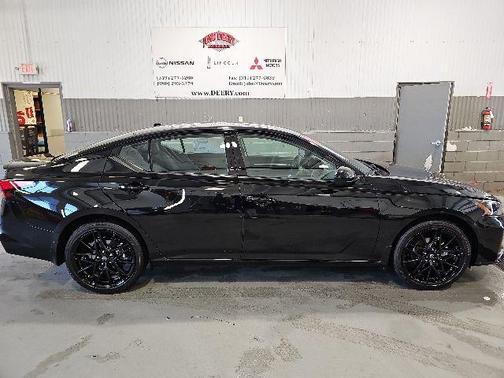 Super Black Clearcoat 2026 Nissan Altima 2.5 SR