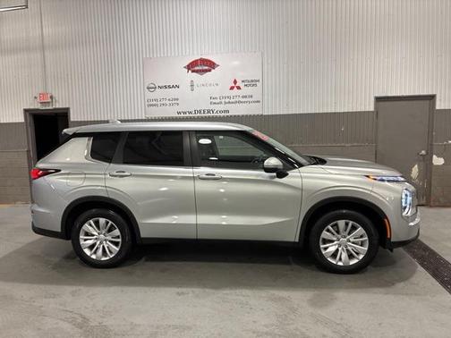 2025 Mitsubishi Outlander ES