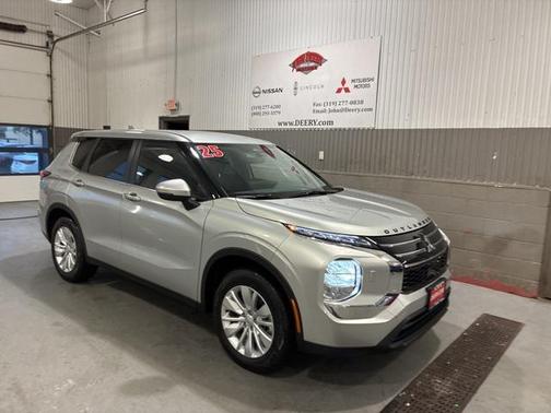 2025 Mitsubishi Outlander ES