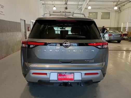 2023 Nissan Pathfinder Platinum