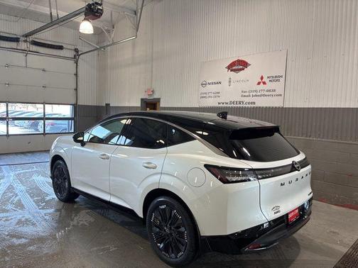 Everest White Pearl/Black 2026 Nissan Murano Platinum