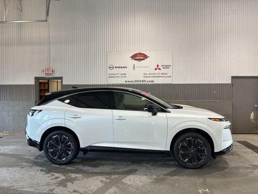 Everest White Pearl/Black 2026 Nissan Murano Platinum