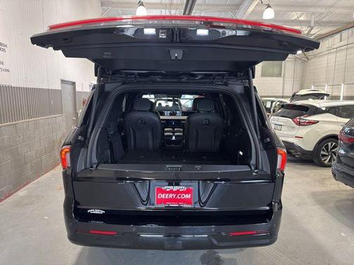 Infinite Black Metallic Clearcoat 2025 Lincoln Navigator Reserve