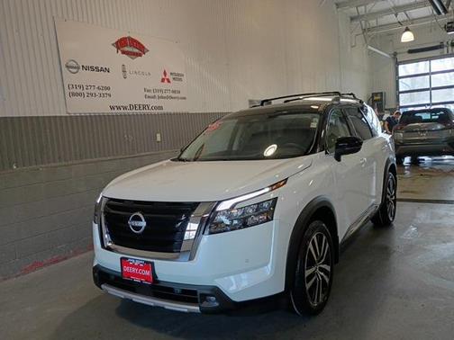 2025 Nissan Pathfinder Platinum