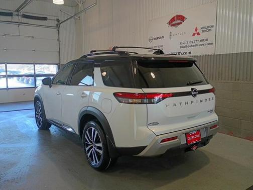 2025 Nissan Pathfinder Platinum
