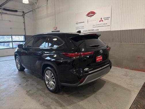 2023 Toyota Highlander Platinum