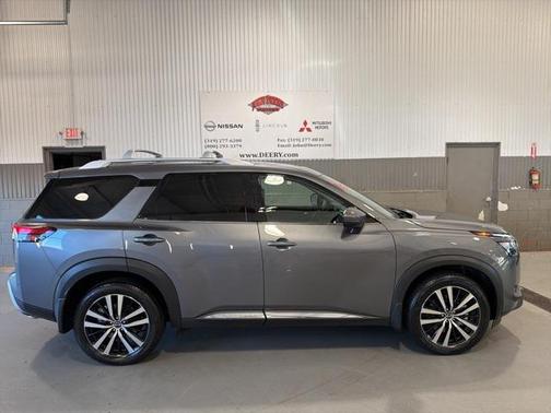 2025 Nissan Pathfinder Platinum