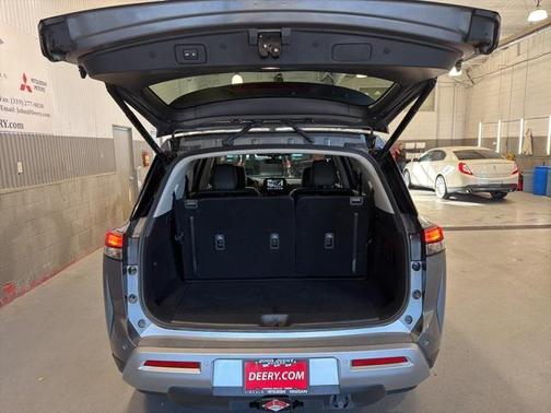 2025 Nissan Pathfinder Platinum