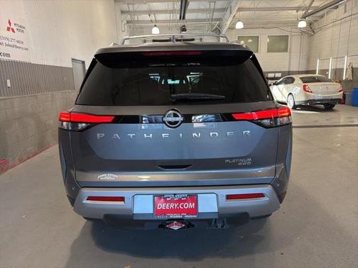 2025 Nissan Pathfinder Platinum