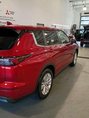 2025 Mitsubishi Outlander ES