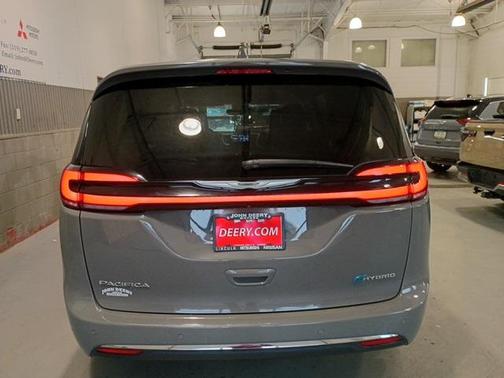 2022 Chrysler Pacifica Hybrid Touring L