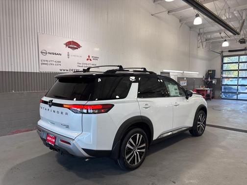 2025 Nissan Pathfinder Platinum