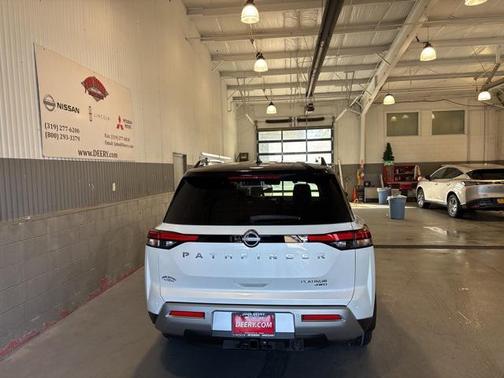 2025 Nissan Pathfinder Platinum