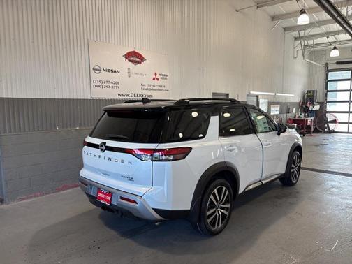 2025 Nissan Pathfinder Platinum