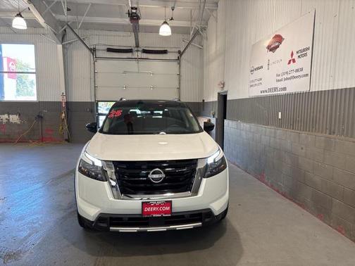 2025 Nissan Pathfinder Platinum