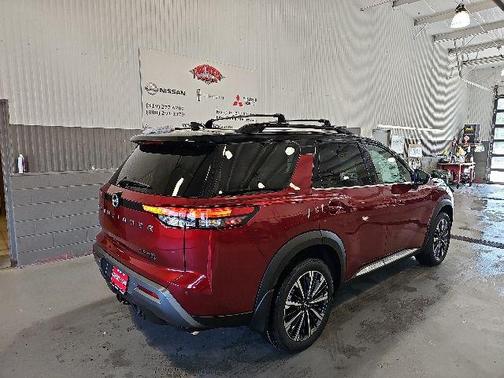 Scarlet Ember/Super Black 2026 Nissan Pathfinder Platinum
